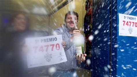 El Gordo: Winners celebrate share in world's richest .